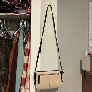 I’m great condition simply verawang purse!